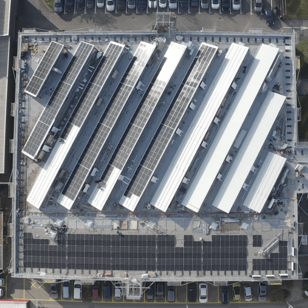 Installation photovoltaïque sur bâtiment industriel, plan-les-Ouates, Genève
