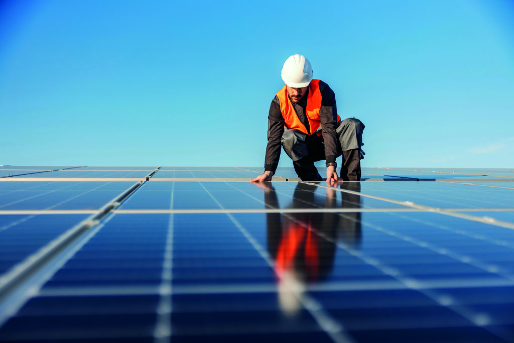 Démantèlement photovoltaïque en centre-ville : sécurisation et recyclage d’une installation défaillante